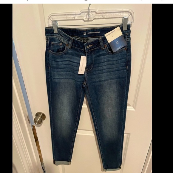 LIMITED EDITION! New York and Company Boyfriend Stretch Jeans. - Picture 4 of 5